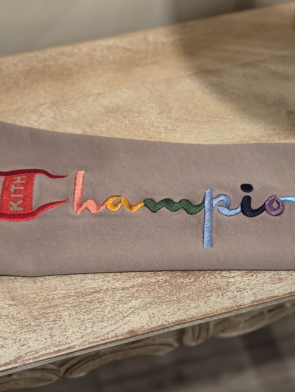 Kith x Champion Logo Hoodie Sweatshirt Cinder Tan - Size XL - Picture 3 of 9